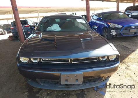 2017 Dodge Challenger Sxt z USA, uszkodzony, nr VIN 2C3CDZAG1HH640134